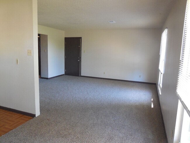 Building Photo - 46 Bellevue Dr
