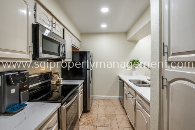 Building Photo - 5100 Verde Valley Ln