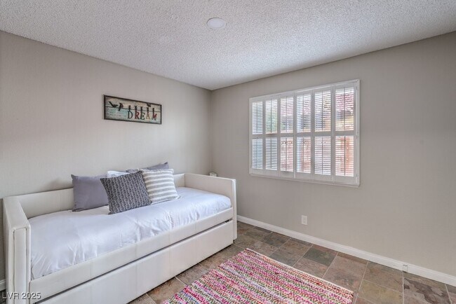 Building Photo - 5198 Hibbetts Dr