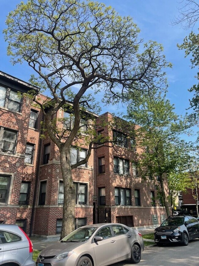 Building Photo - 1358 W Rosedale Ave