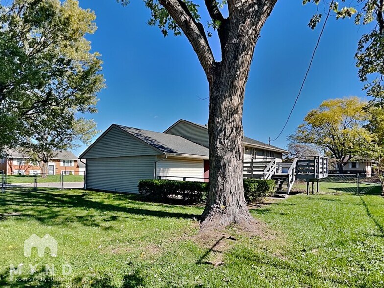 Building Photo - 2911 N Gresham Rd