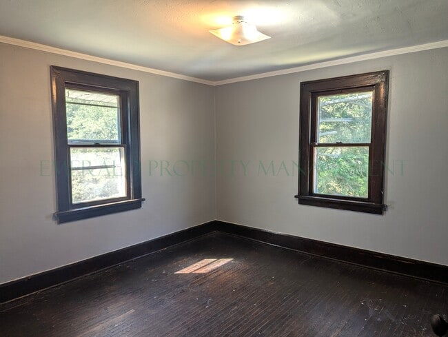 Building Photo - 326 N Independence Ave