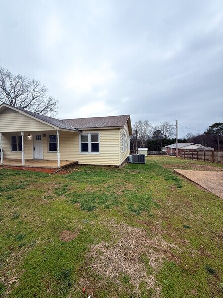 Building Photo - 517 Woodward Ave