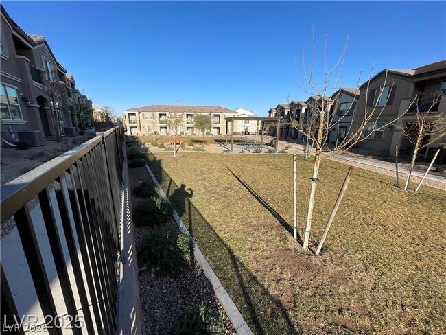 Building Photo - 645 Bellus Pl