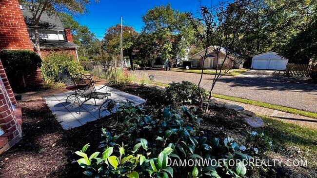 Building Photo - 1707 Pine St