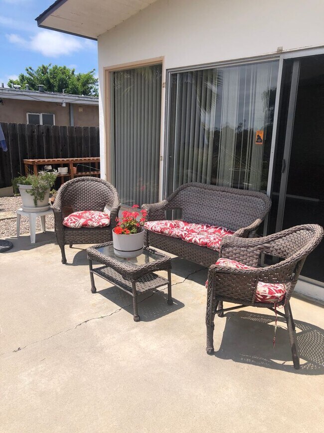 Building Photo - Spacious Single Story 4 bed 2 bath home in Serra Mesa w/2 car garage
