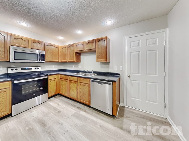 Building Photo - 10893 Glenayr Dr