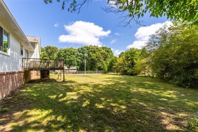 Building Photo - 2250 Ridge Forest Dr