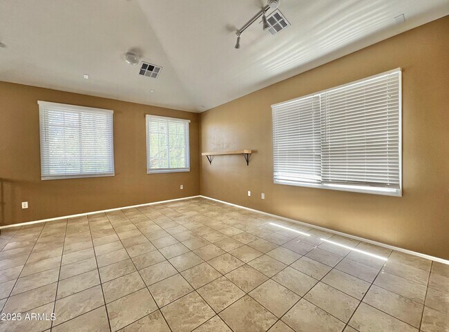 Building Photo - 4075 E Windsor Dr