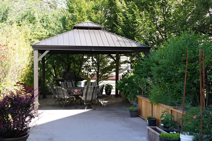 Building Photo - 766 Belmont Ave E