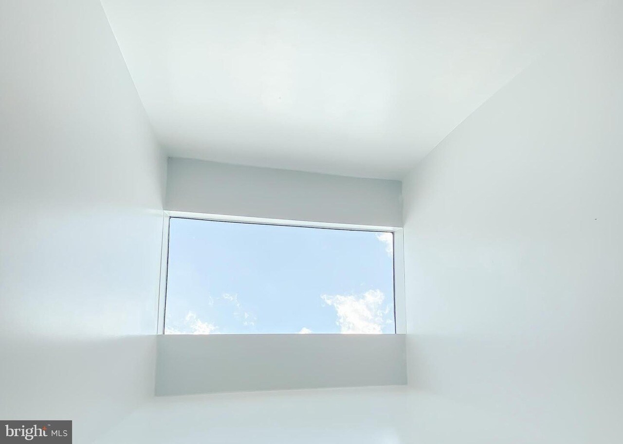 Building Photo - 1537 Kenilworth Ave NE