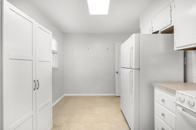 Building Photo - 8418 Knights Bridge Rd