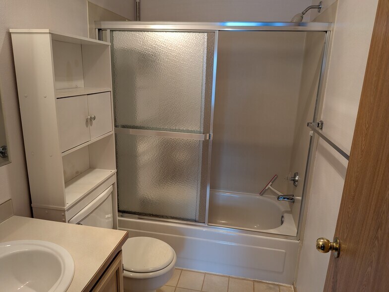 Master Bath - 4540 45th Ave SW