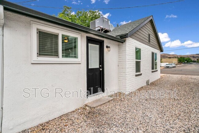 Building Photo - 300 W 100 N