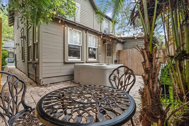 Building Photo - 59 Cuna St