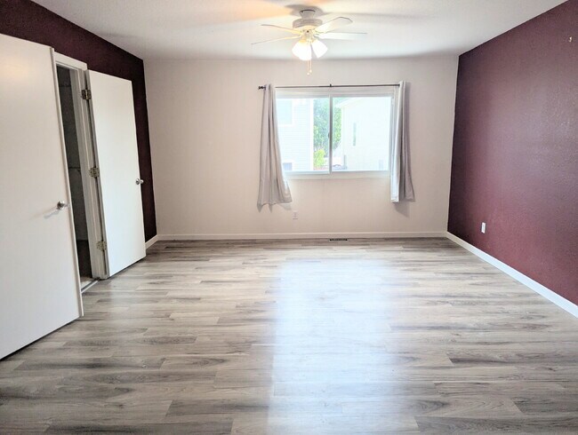 Building Photo - Gorgeous Denver Home - Real Granite Counte...
