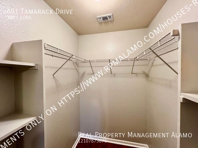 Building Photo - 691 Tamarack Dr