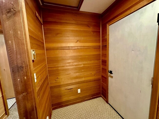 Building Photo - 1204 N Brooklane St