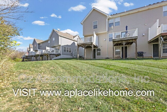 Building Photo - 2216 SW Rambling Vine Rd