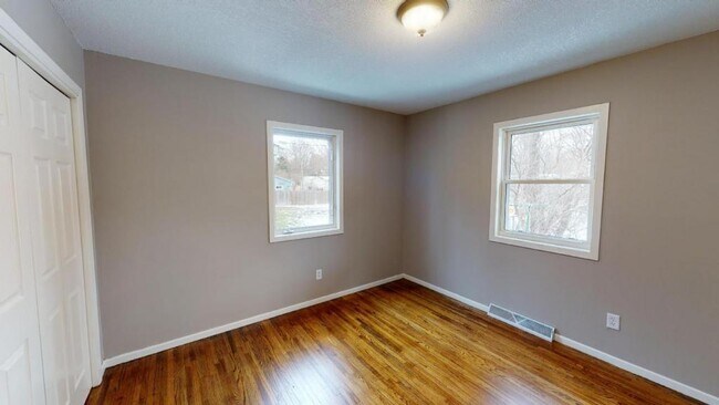 Building Photo - 11365 Stinson Ave