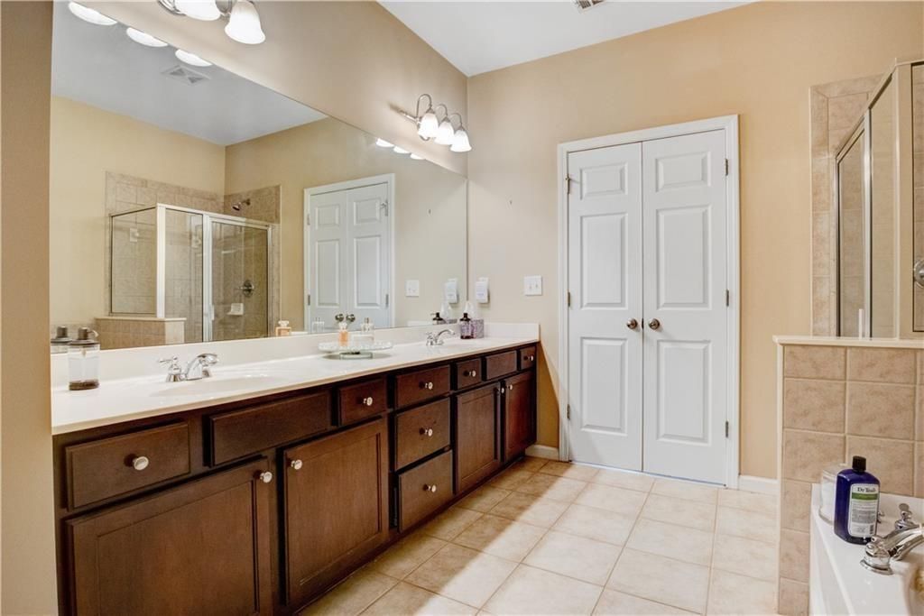 Building Photo - 300 Snowgoose Ct