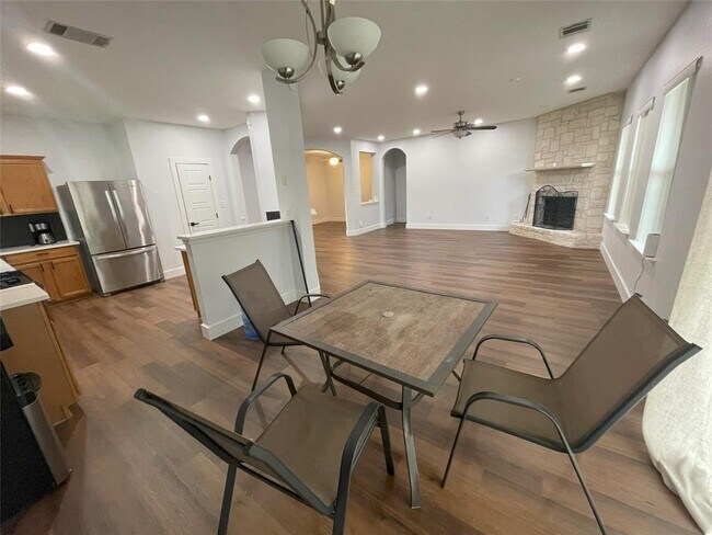 Building Photo - 1413 Shamitas Ct