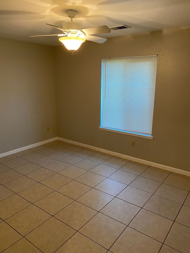 Building Photo - 3710 W Sunnyside Ct