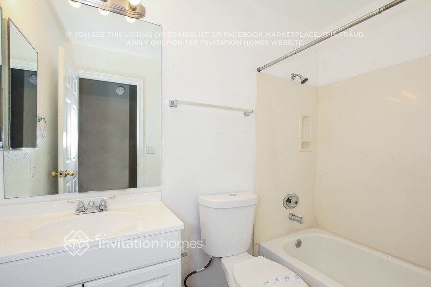 Building Photo - 11234 N 81st Ave