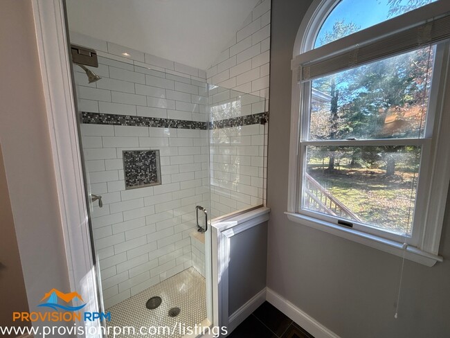 Building Photo - 625 Edwards Rd