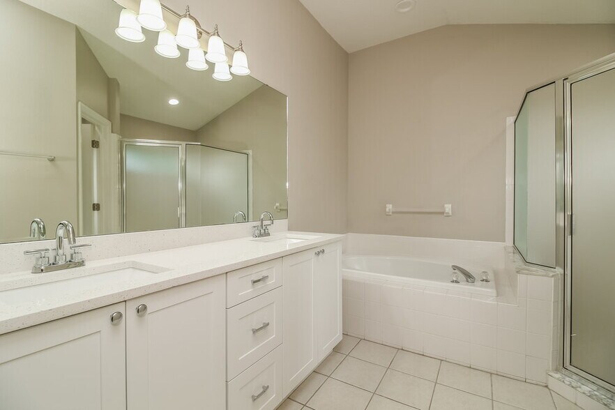 Building Photo - 1465 Lake Shore Ranch Dr