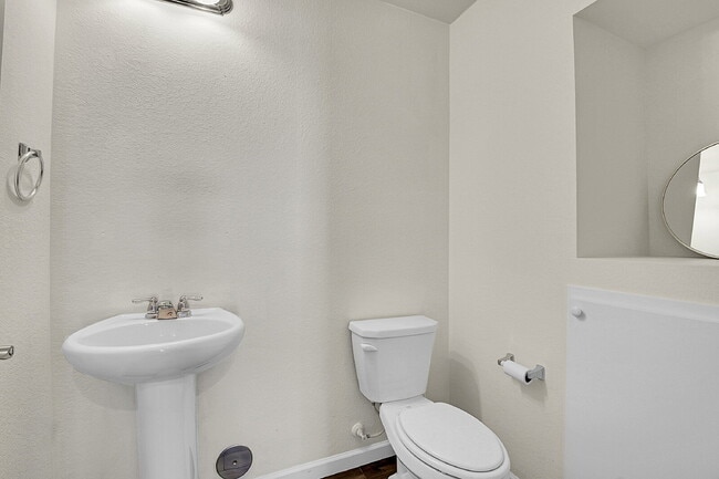 Building Photo - $3,150.00, 3 bed, 2 bath, located in Cente...