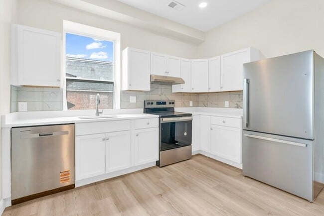 Primary Photo - 18 N Main St