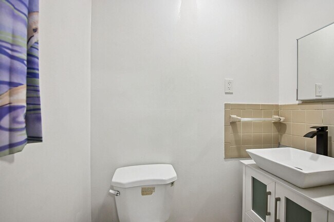 Building Photo - 13 Carlton Ave