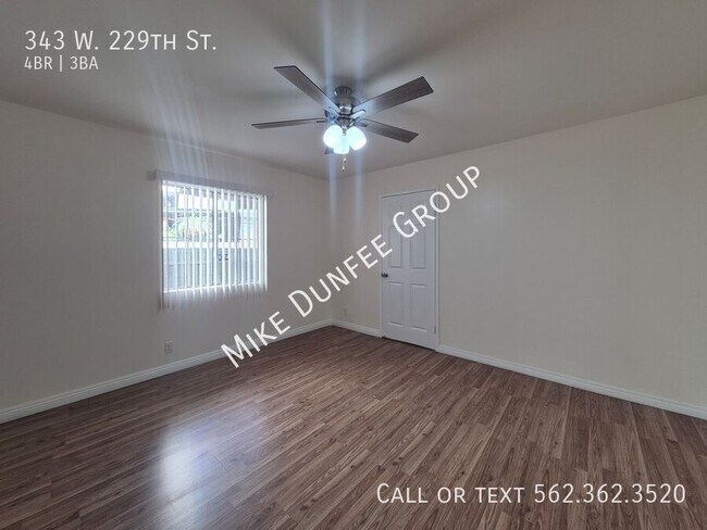 Building Photo - 343 W 229th St