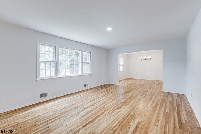 Building Photo - 50 Colonial Way