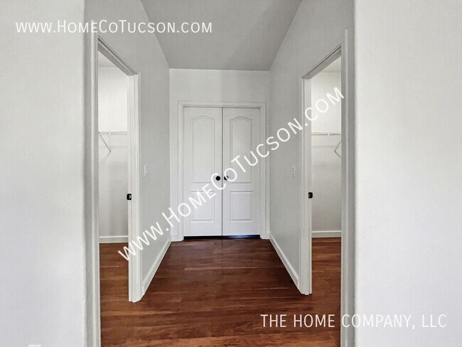 Building Photo - 5840 E Dakota Rd