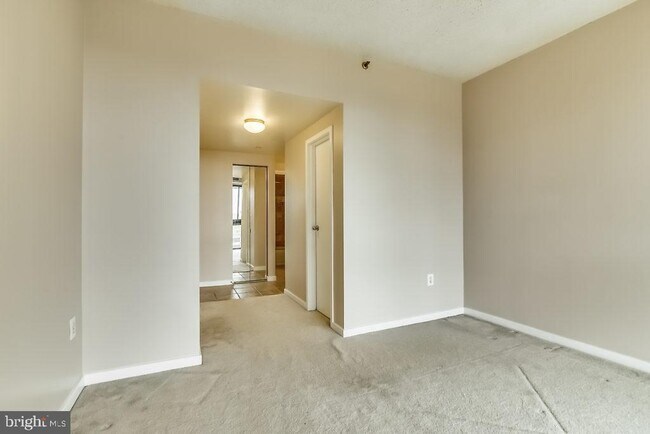 Building Photo - 1530 Key Blvd