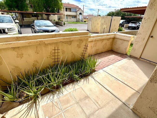 Building Photo - Welcome to this charming 2-bedroom, 2-bath condo in a gated Ventana Condominiums