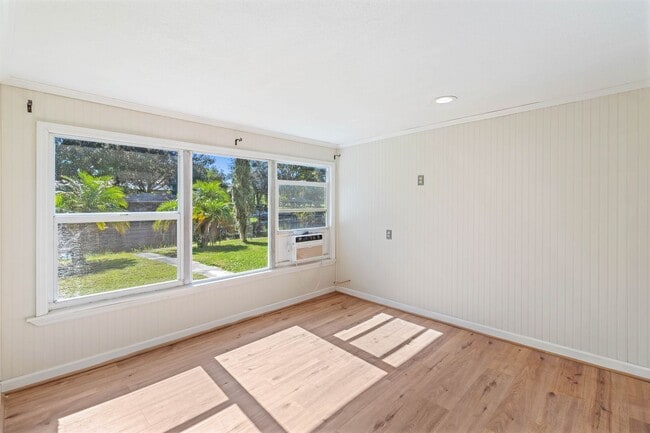 Building Photo - Charming 2BR/2BA Waterfront Home for Rent ...