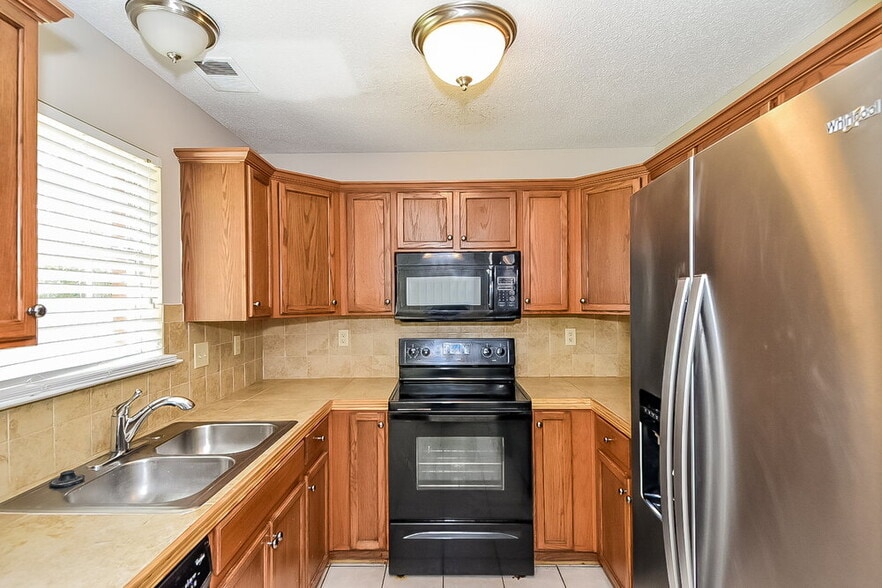 Building Photo - 4483 Shadow Glen Cove