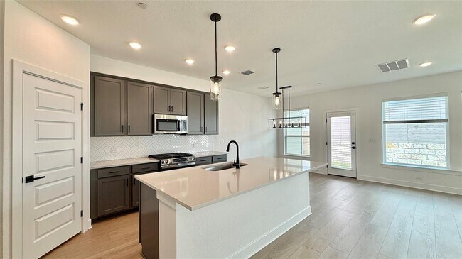 Building Photo - 1016 Brickell Lp