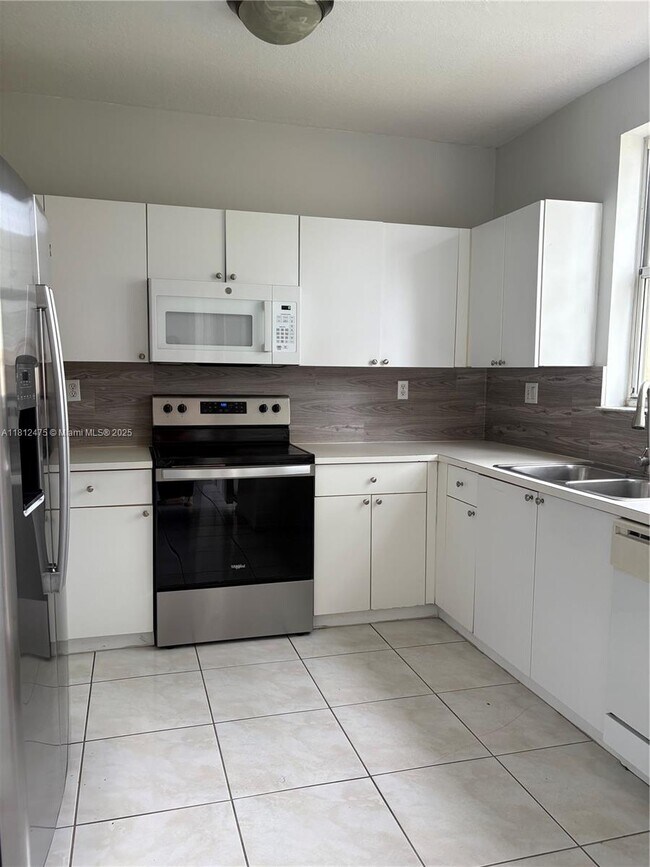 Building Photo - 174 Riverwalk Cir