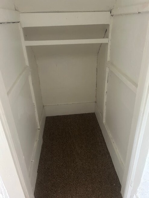 Building Photo - 410 Oak St