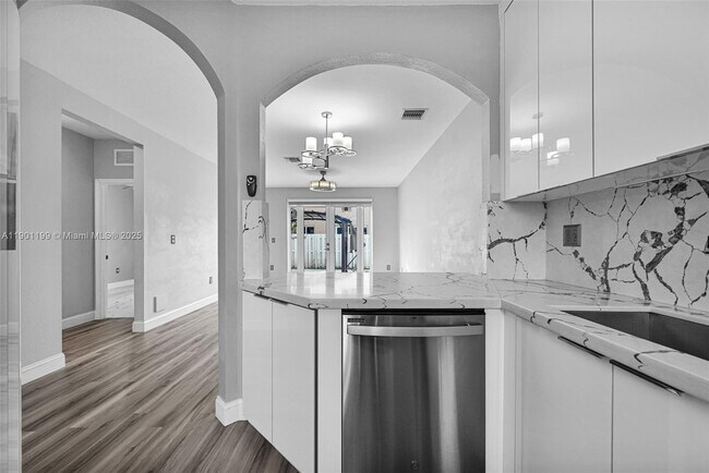 Building Photo - 640 SE 1st St