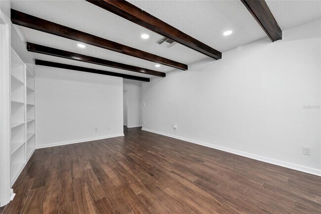 Building Photo - 3175 Lake Anderson Ave