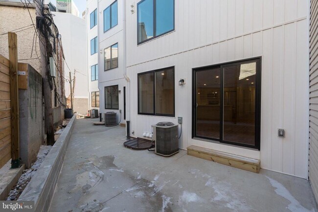 Building Photo - 1513 Brown St