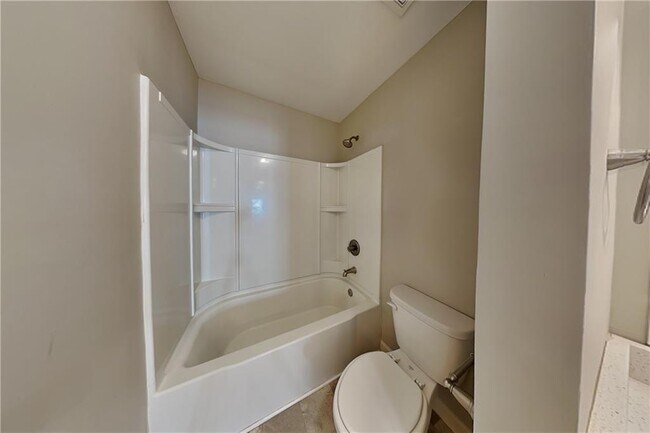 Building Photo - 354 Hawthorn Dr