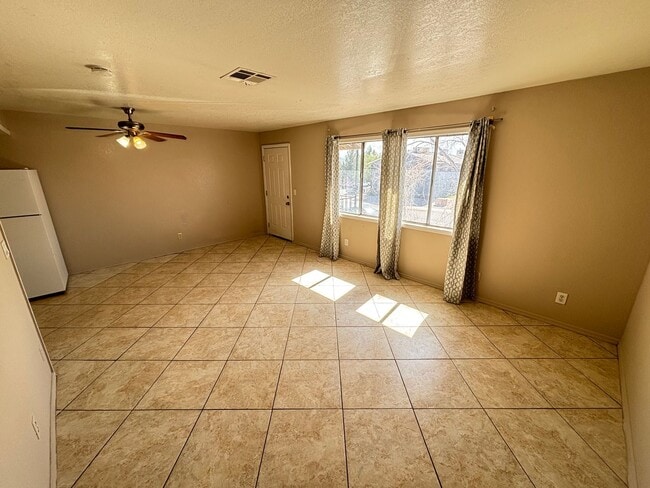 Building Photo - Charming 1Bed/1Bath apartment located in N...