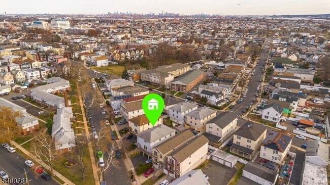 Building Photo - 466 Lidgerwood Ave