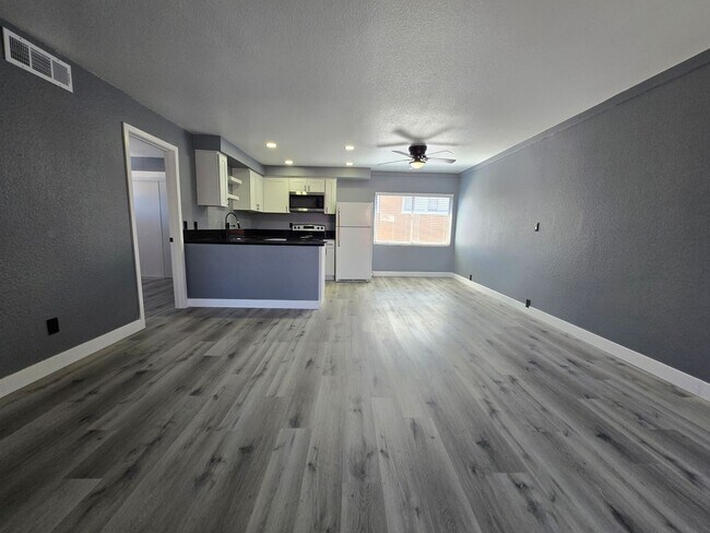 Building Photo - Upstairs Apartment